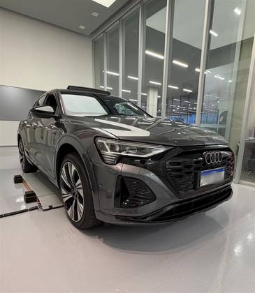 AUDI Q8 E-TRON 55 ELÉTRICO SPORTBACK PERFORMANCE BLACK QUATTRO AUDI Q8 E-TRON 55 ELÉTRICO SPORTBACK PERFORMANCE BLACK QUATTRO
